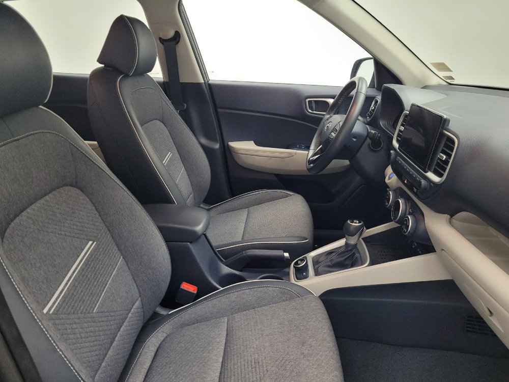 Used 2025 Hyundai Venue Limited FWD image 21