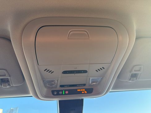 Used 2023 GMC Terrain SLT w/ Infotainment Package II image 25