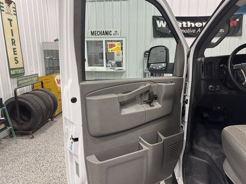 Used 2019 Chevrolet Express 3500 LS image 20