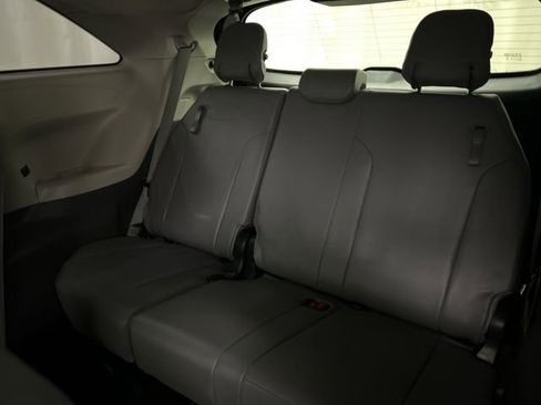 Used 2021 Toyota Sienna XLE AWD/4WD image 23