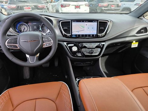 New 2026 Chrysler Pacifica Pinnacle image 10