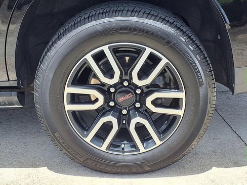 Used 2023 GMC Yukon AT4 w/ AT4 Premium Package AWD/4WD image 27
