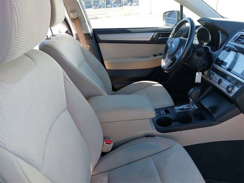 Used 2017 Subaru Outback 2.5i Premium image 10