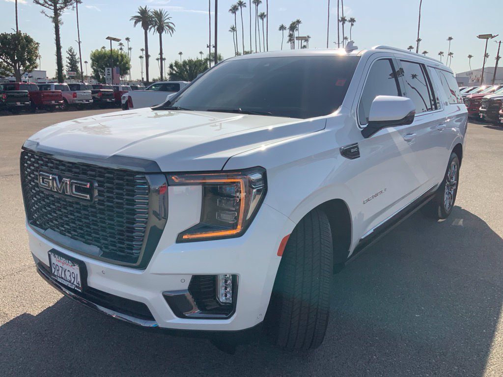 Used 2024 GMC Yukon XL Denali Ultimate AWD/4WD image 3