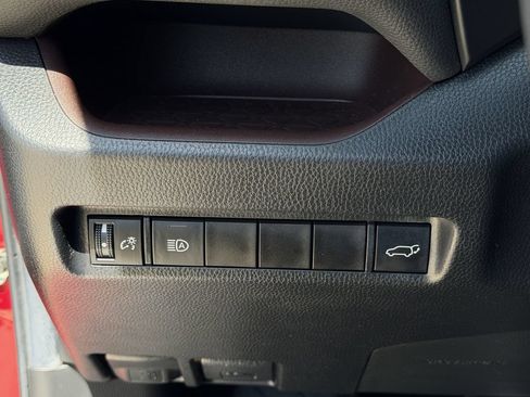 Used 2022 Toyota RAV4 Limited FWD image 23