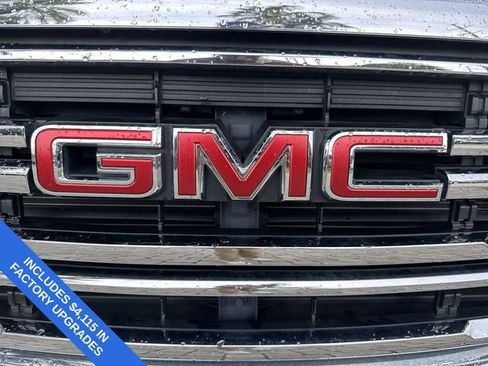 Used 2023 GMC Acadia SLE w/ Driver Convenience Package FWD image 10
