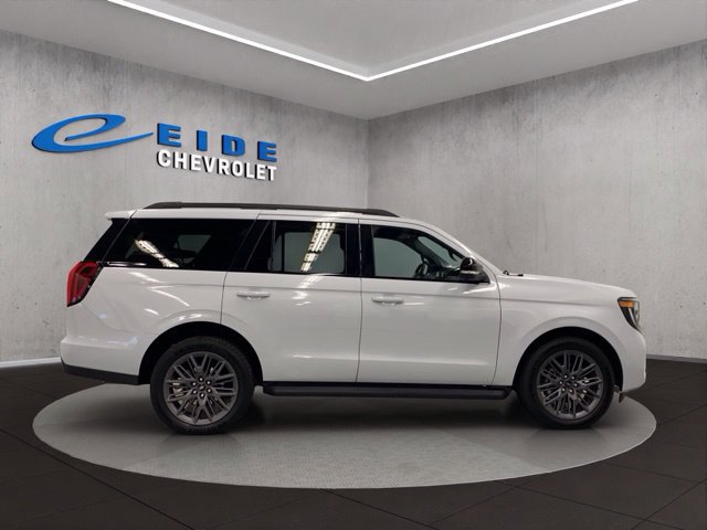 Used 2026 Ford Expedition Platinum w/ Stealth Appearance Package AWD/4WD image 16