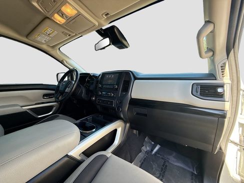 Used 2024 Nissan Titan SV w/ SV Convenience Package RWD image 28