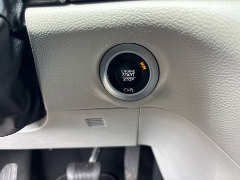 Used 2023 Chrysler Pacifica Touring-L FWD image 18