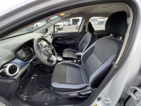 Used 2025 Nissan Versa SV image 27