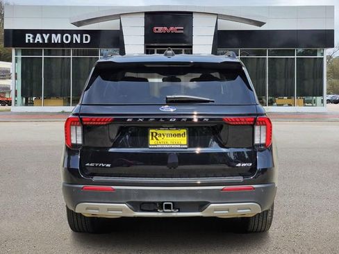 Used 2025 Ford Explorer Active w/ Active Comfort Package image 5