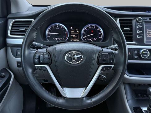 Used 2018 Toyota Highlander XLE AWD/4WD image 35