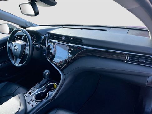 Used 2020 Toyota Camry XLE image 29