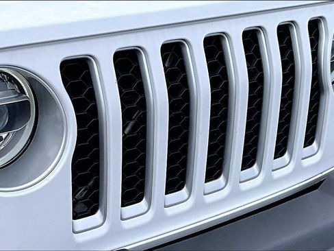 Used 2020 Jeep Gladiator Overland AWD/4WD image 30
