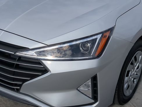 Used 2019 Hyundai Elantra SE w/ Cargo Package image 11