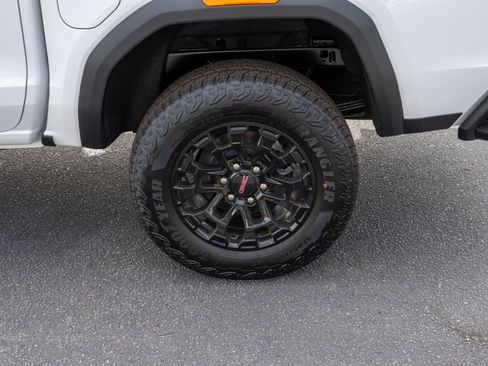 New 2026 GMC Canyon Elevation image 9