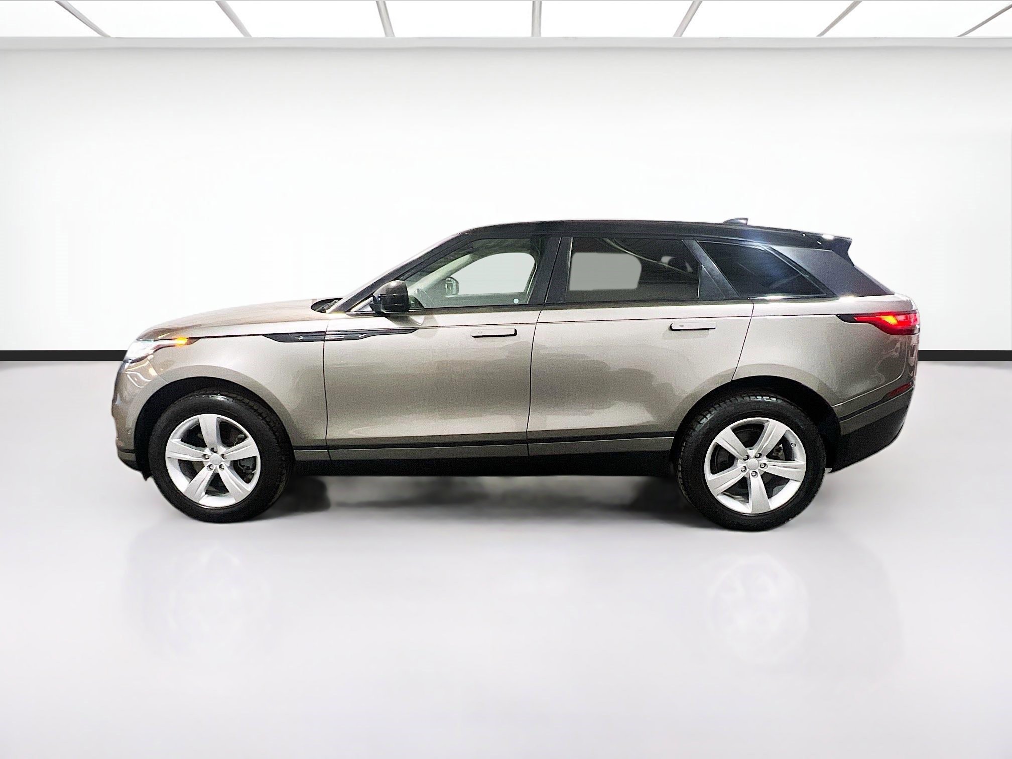Used 2020 Land Rover Range Rover Velar S AWD/4WD image 25