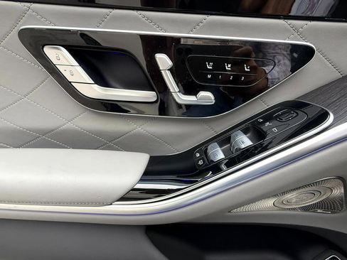 Used 2022 Mercedes-Benz S 580 4MATIC Sedan w/ AMG Line Package image 30