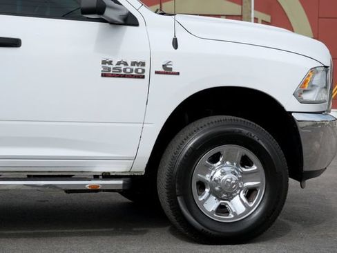 Used 2018 RAM 3500 Tradesman w/ Chrome Appearance Group AWD/4WD image 17