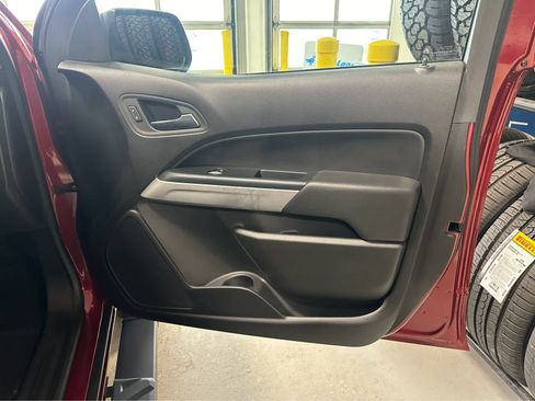 Used 2018 Chevrolet Colorado LT image 31