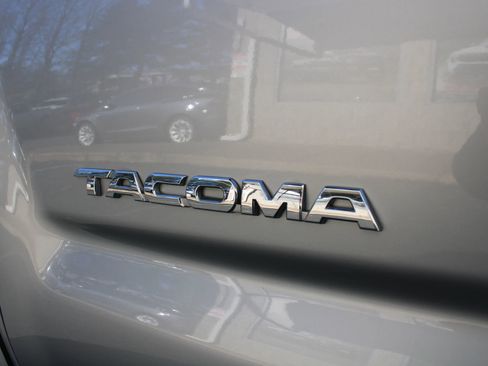 Used 2011 Toyota Tacoma 4x4 Access Cab image 15