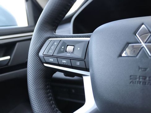 New 2026 Mitsubishi Outlander SE image 7