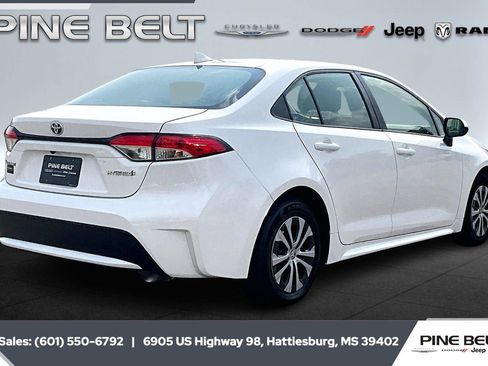 Used 2022 Toyota Corolla LE image 11