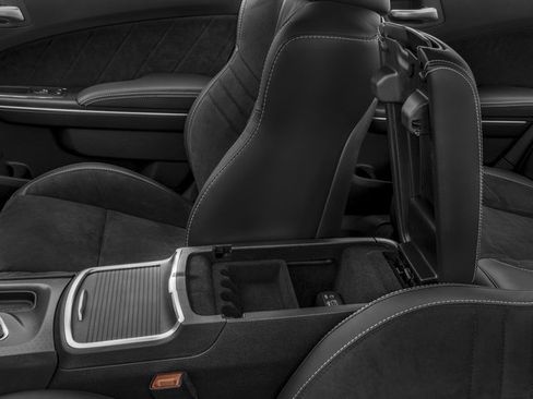 Used 2016 Dodge Charger SRT w/ Technology Group RWD image 18