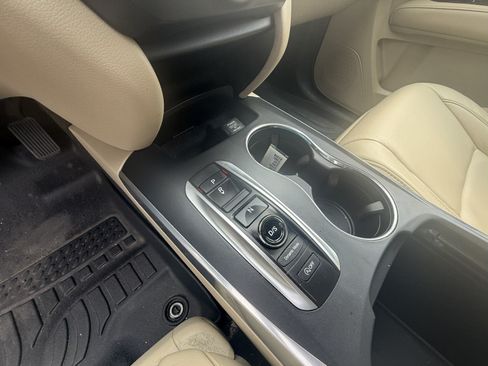 Used 2020 Acura MDX SH-AWD image 17
