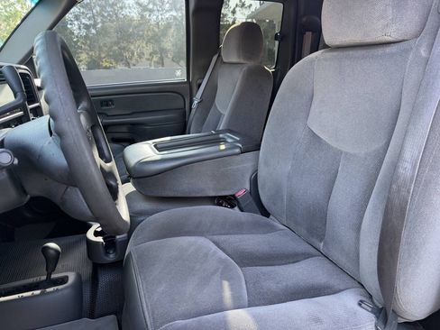 Used 2006 GMC Sierra 2500 W/T w/ Skid Plate Package AWD/4WD image 11