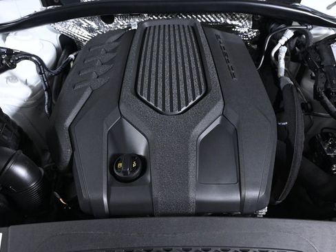 Used 2026 Porsche Macan AWD/4WD image 25