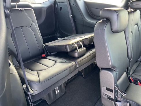 New 2026 Chrysler Pacifica Select image 13