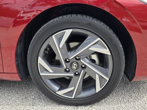 Used 2025 Hyundai Elantra Limited FWD image 9