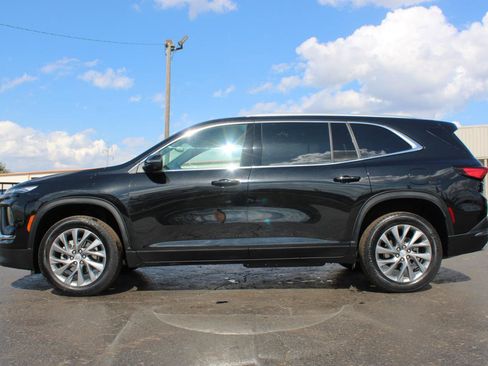 Used 2025 Buick Enclave Preferred FWD image 13