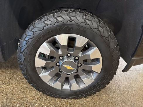 Used 2021 Chevrolet Silverado 2500 Custom w/ Custom Value Package image 9