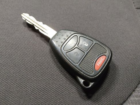 Used 2017 Jeep Wrangler Unlimited Sahara w/ Connectivity Group AWD/4WD image 32