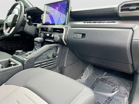 Used 2024 Toyota Tacoma TRD Sport image 25