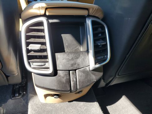 Used 2016 Porsche Cayenne image 16