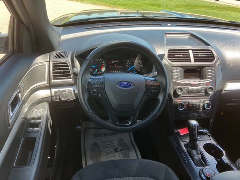 Used 2017 Ford Explorer XLT AWD/4WD image 14