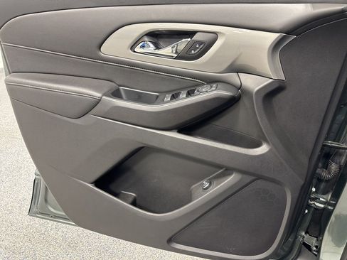 Used 2023 Chevrolet Traverse LT image 32