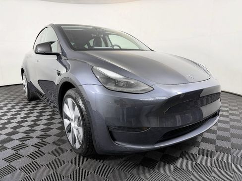 Used 2023 Tesla Model Y Long Range AWD/4WD image 5