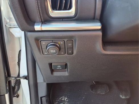 Used 2025 Ford Expedition Platinum AWD/4WD image 26