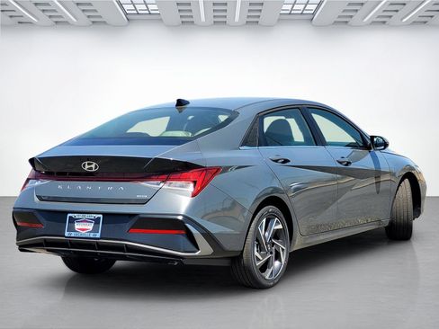 New 2026 Hyundai Elantra Limited FWD image 4