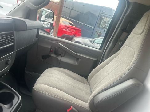 Used 2021 Chevrolet Express 3500 RWD image 18
