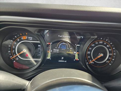 Used 2025 Jeep Wrangler Unlimited Sahara AWD/4WD image 11