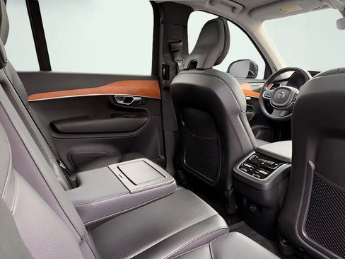 Used 2022 Volvo XC90 T6 Momentum w/ Advanced Package AWD/4WD image 28