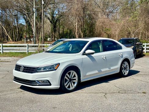 Used 2017 Volkswagen Passat 1.8T SE image 3