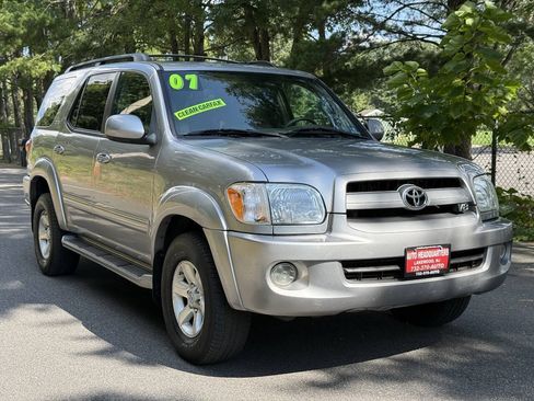 Used 2007 Toyota Sequoia SR5 AWD/4WD image 3
