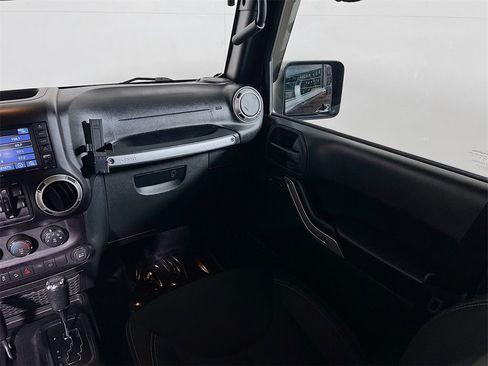 Used 2018 Jeep Wrangler Unlimited Sahara w/ Connectivity Group image 20