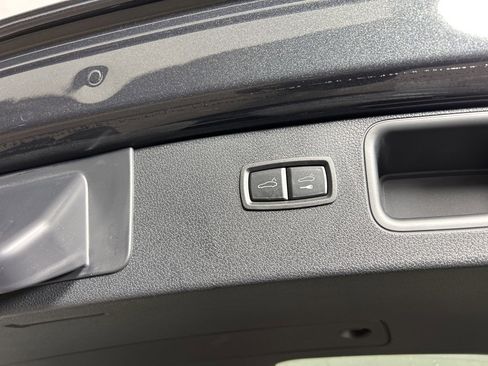 Certified 2025 Porsche Macan image 18